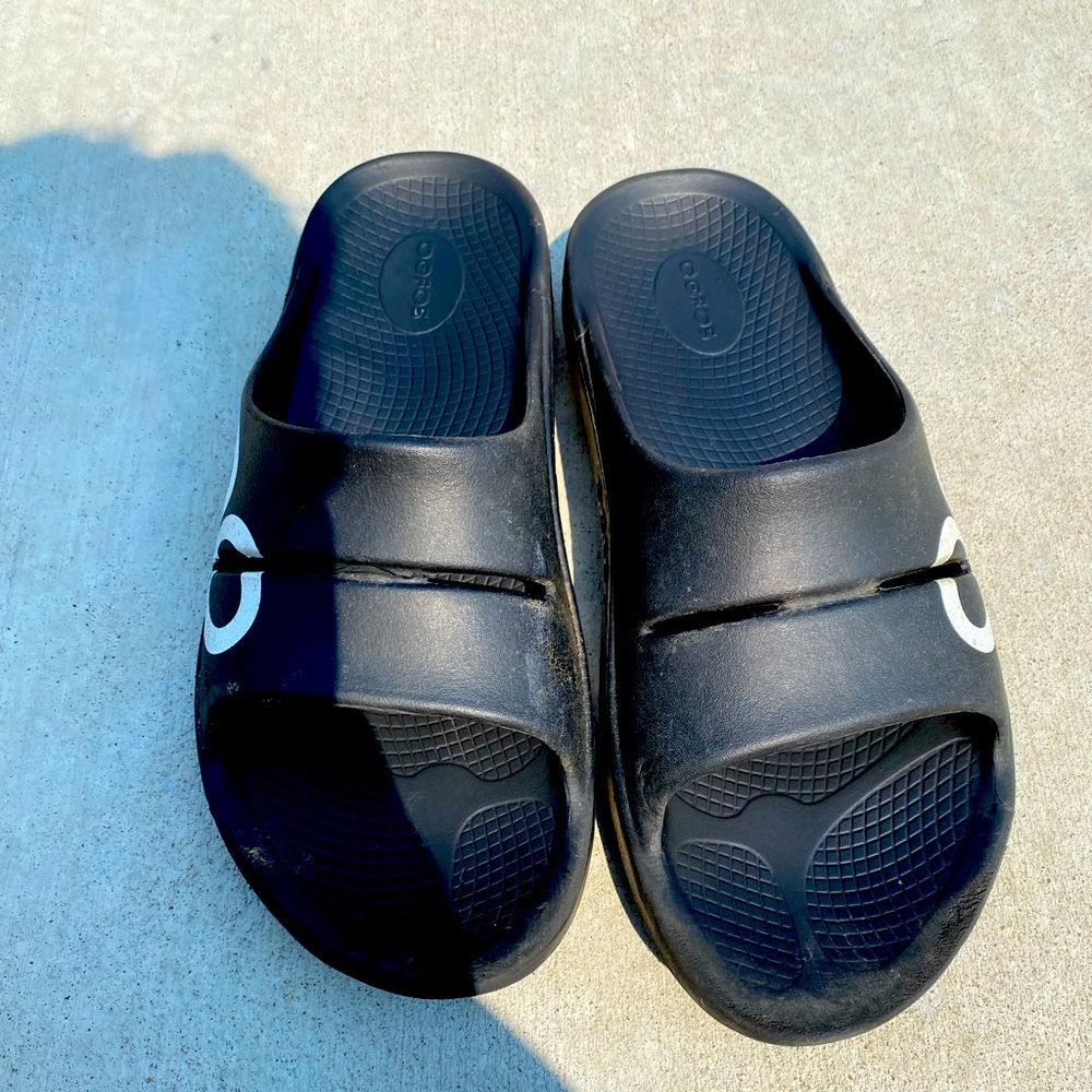 Men’s Oofos Slides (Size 12)